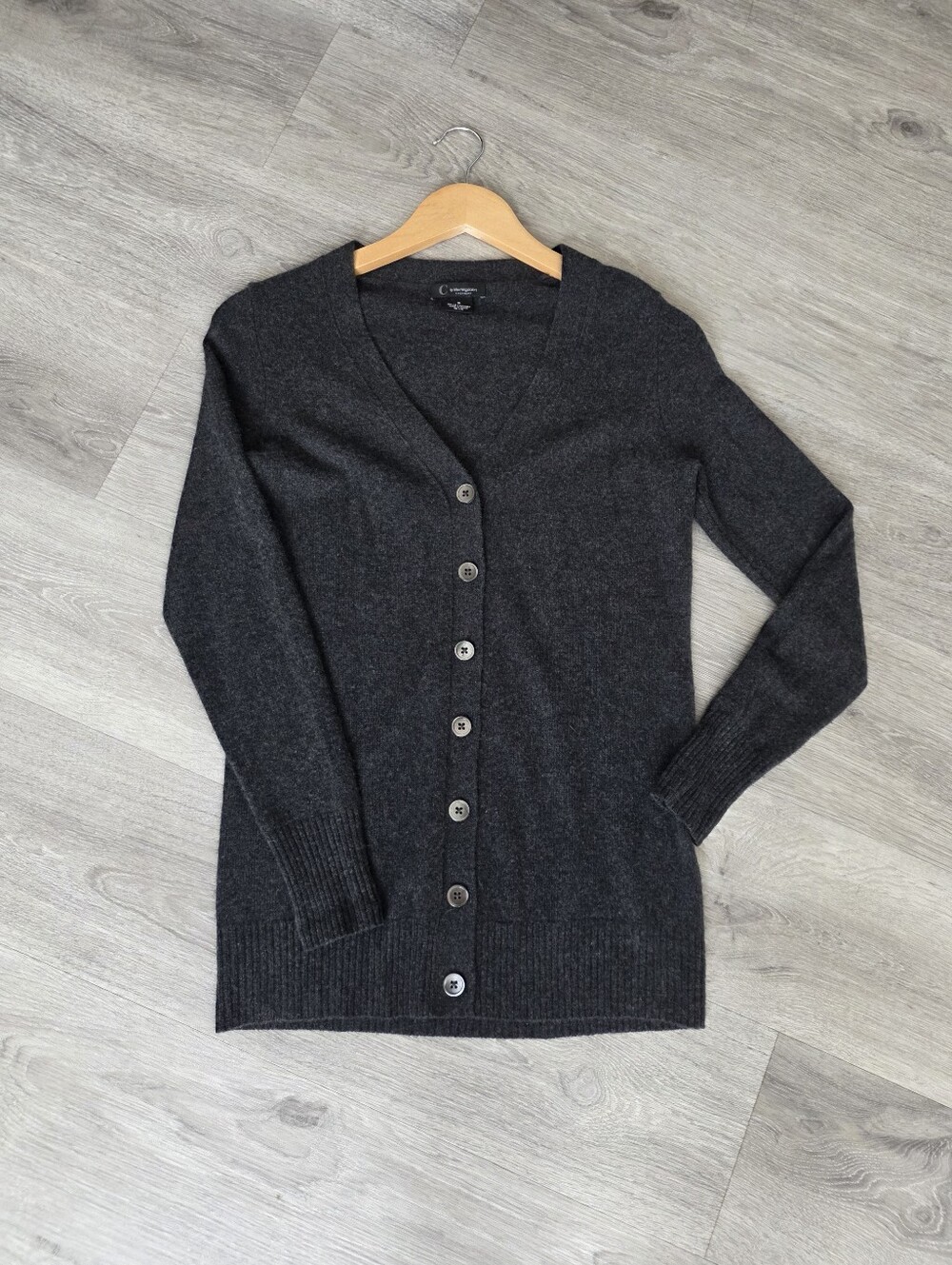 C by Bloomingdale's Cashmere V-Neck Grandfather Charcoal XS